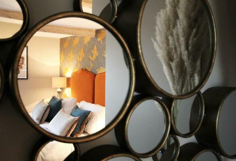 豪华房间, The Ship