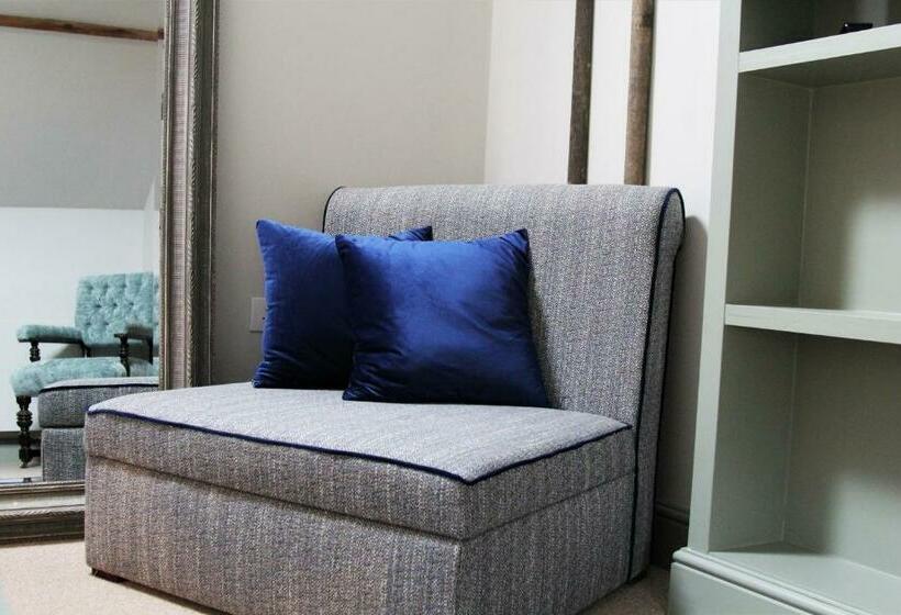 豪华房间, The Ship