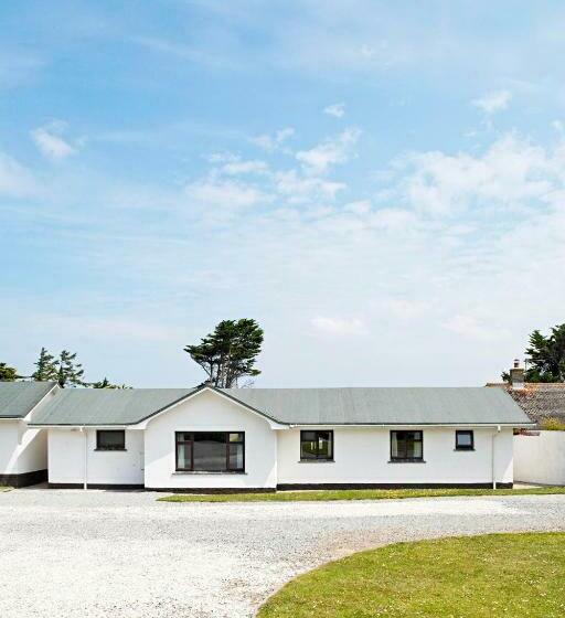 スタンダードバンガロー, Trevose Golf And Country Club