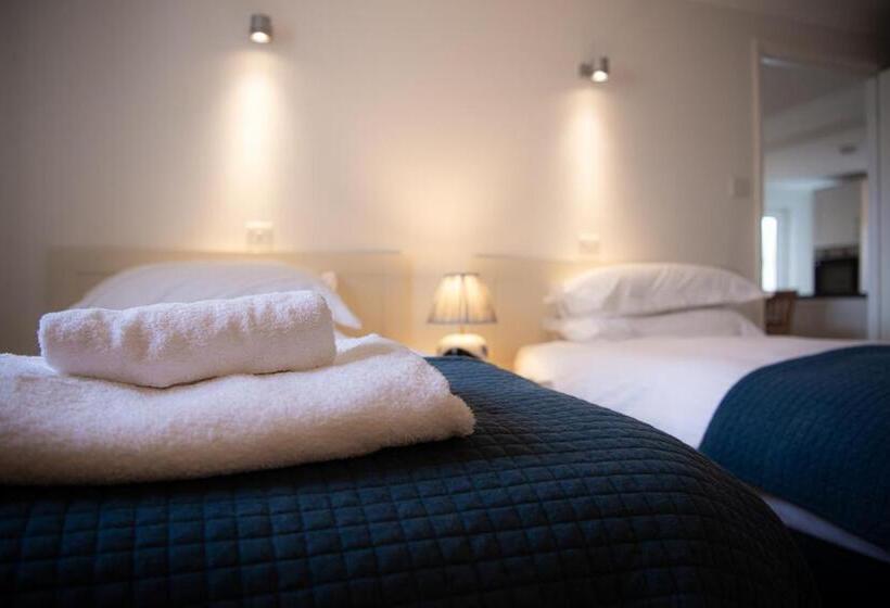 スタンダードバンガロー, Trevose Golf And Country Club