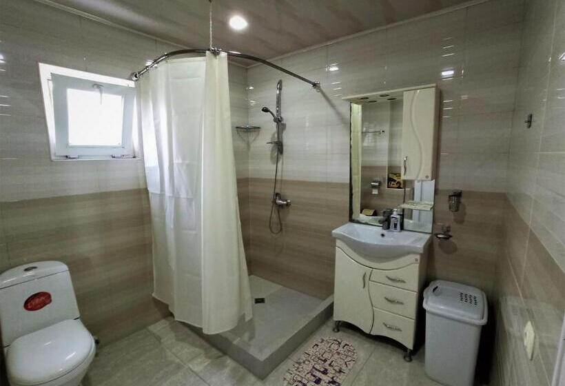 اتاق خانوادگی, Guesthouse Lilia &wine Celler