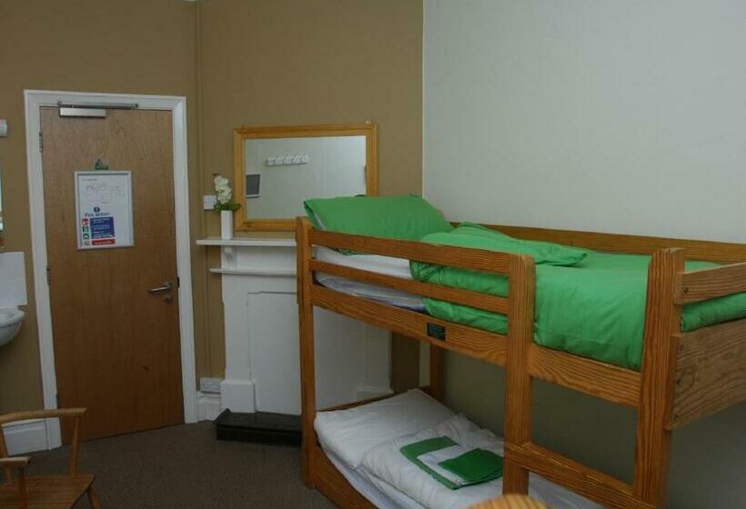 공용 욕실 구비 공동 객실 내의 침대, Yha Beer