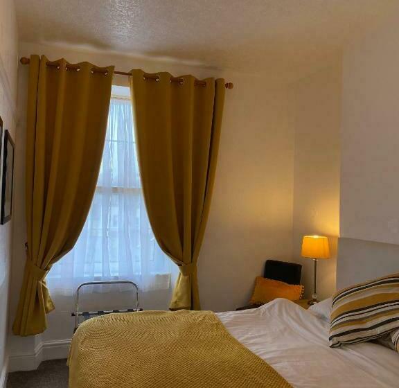 标准间, The Clovelly