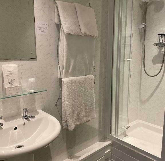 标准间, The Clovelly