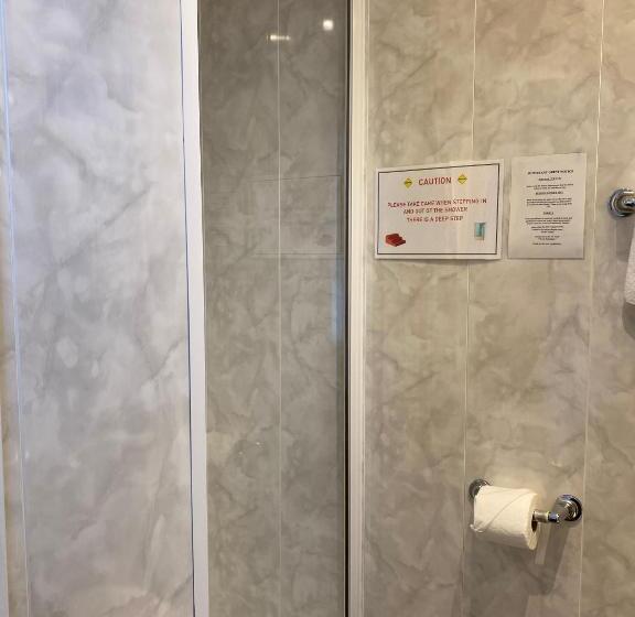 基本间, The Clovelly