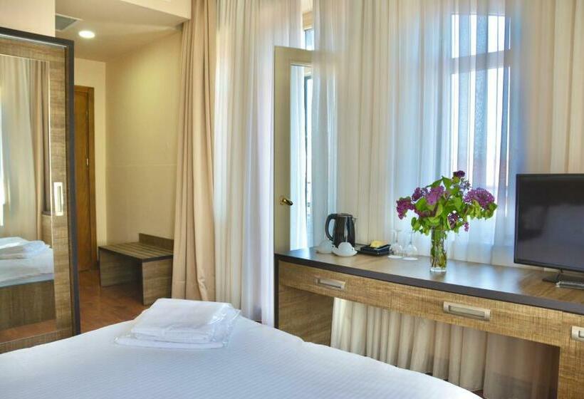 اتاق استاندارد, O. Galogre