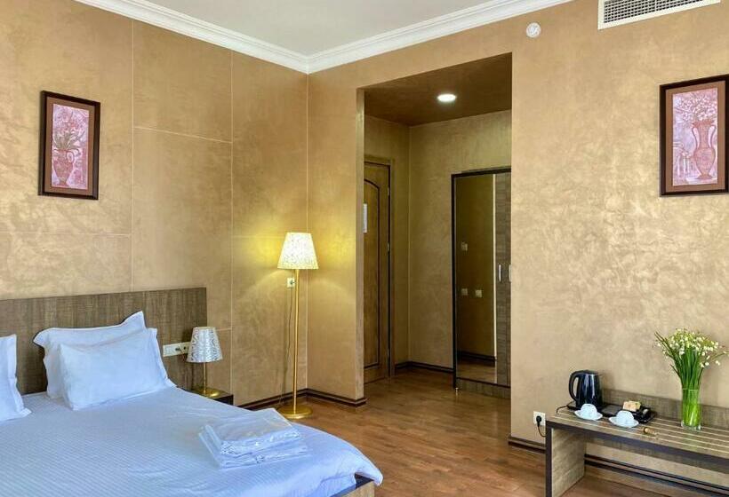 اتاق استاندارد, O. Galogre