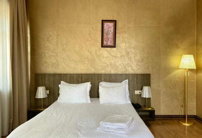 اتاق استاندارد, O. Galogre