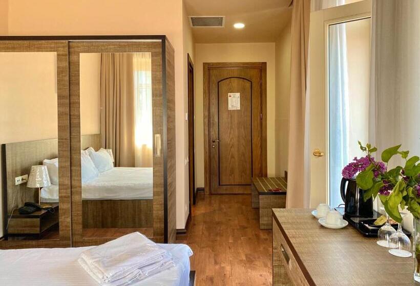 اتاق استاندارد, O. Galogre