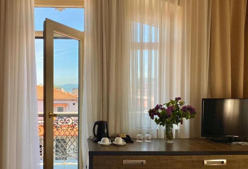 اتاق استاندارد, O. Galogre