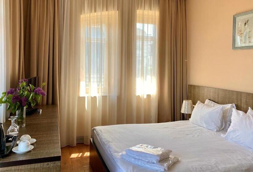 اتاق استاندارد, O. Galogre