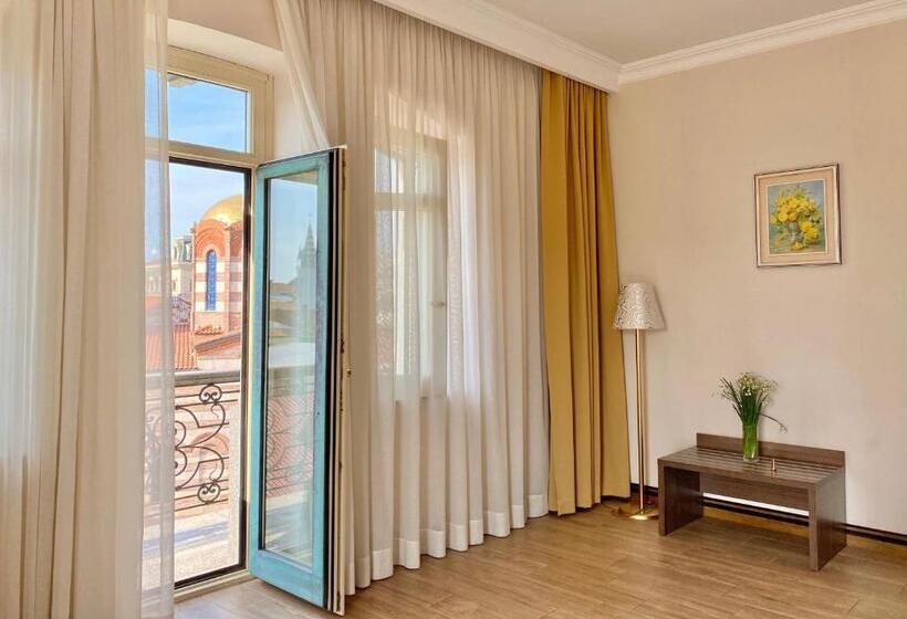 اتاق سوپریور, O. Galogre