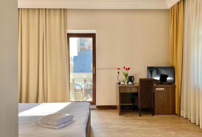 اتاق سوپریور, O. Galogre