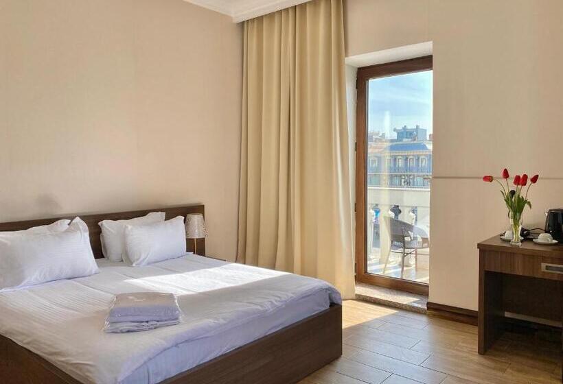 اتاق سوپریور, O. Galogre