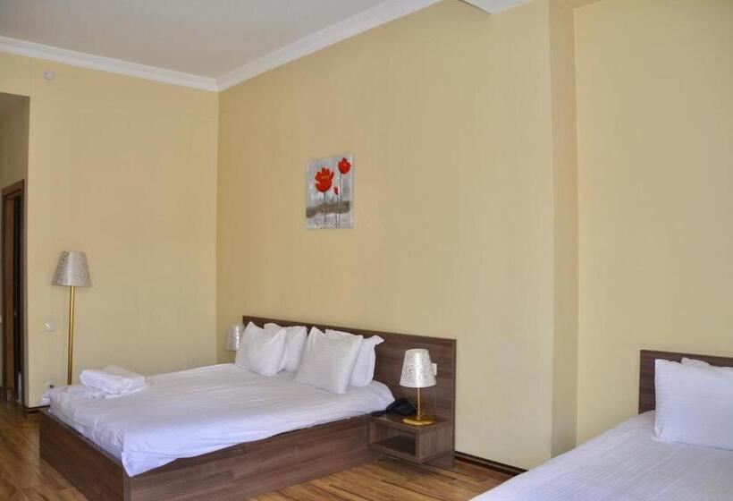 اتاق سوپریور خانوادگی, O. Galogre