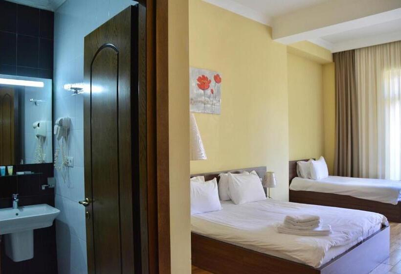 اتاق سوپریور خانوادگی, O. Galogre