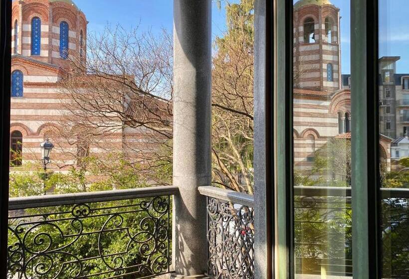 اتاق سوپریور خانوادگی, O. Galogre