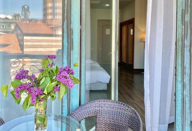 اتاق سوپریور, O. Galogre