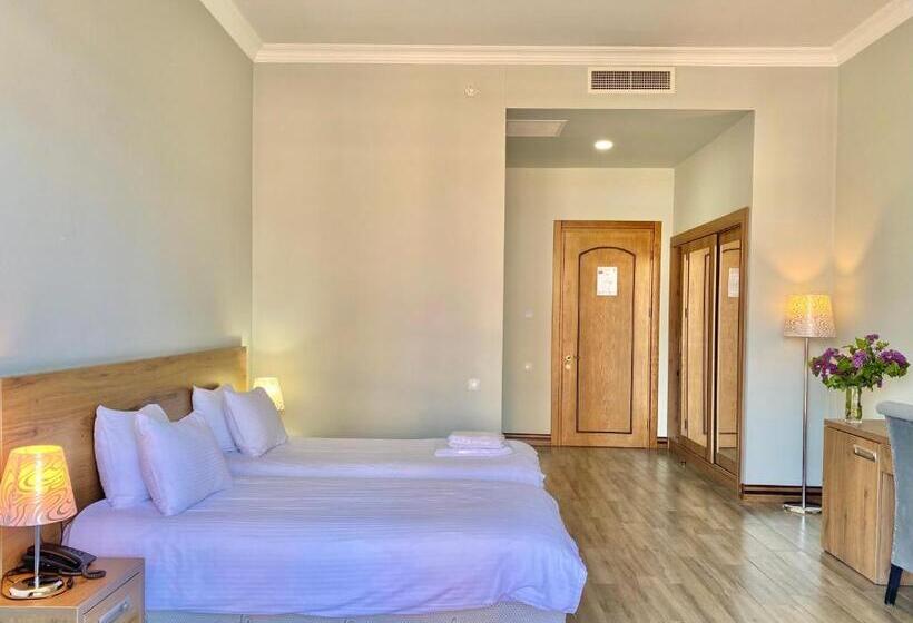 اتاق سوپریور, O. Galogre