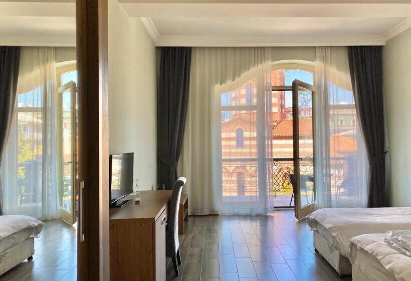 اتاق سوپریور, O. Galogre