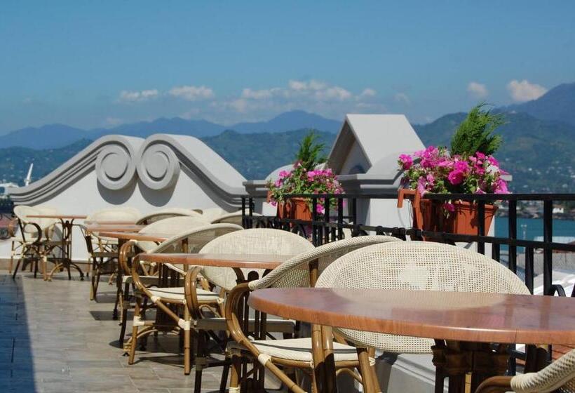 اتاق اکونومی, O. Galogre