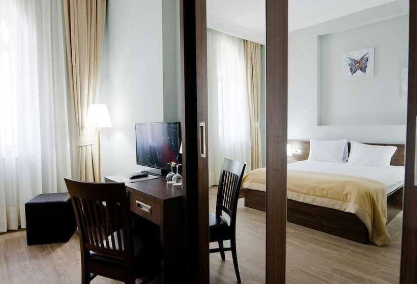 اتاق سوپریور, O. Galogre