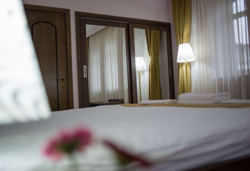 اتاق سوپریور, O. Galogre