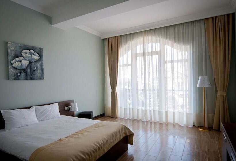 اتاق سوپریور, O. Galogre