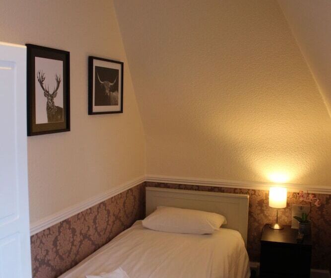 Номер Стандарт Индивидуальный Совместная Ванная, Ardmillan