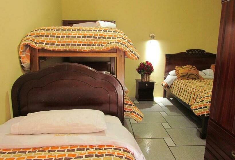 家庭间, Hostal Anais