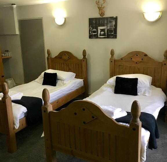 غرفة عائلية, Littledean House