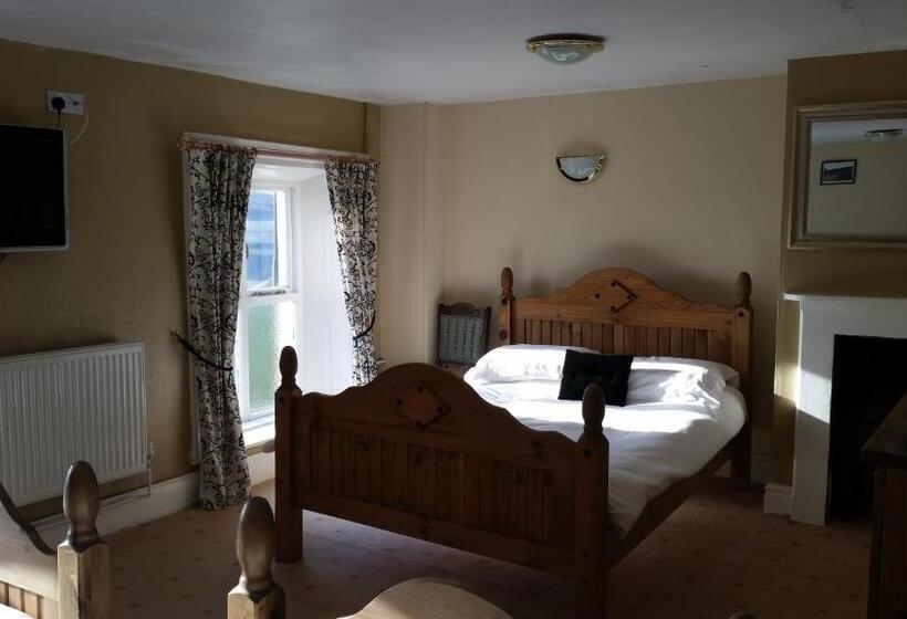 Семейный Номер, Littledean House