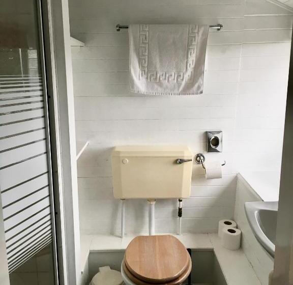 غرفة قياسية فردية, Littledean House