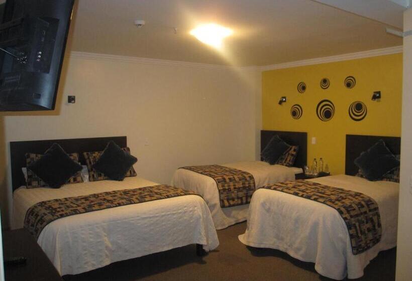 行政三人间, Novalux