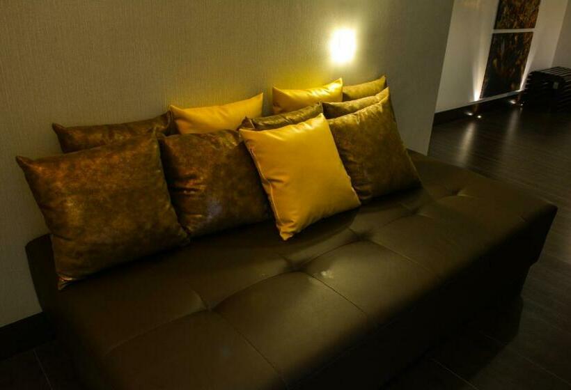 Полулюкс, Oro Verde Loja