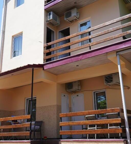 اتاق استاندارد سه نفره, Ponto