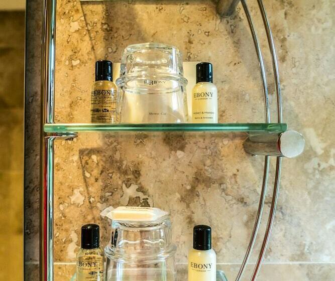 スタンダードルーム, The Mews