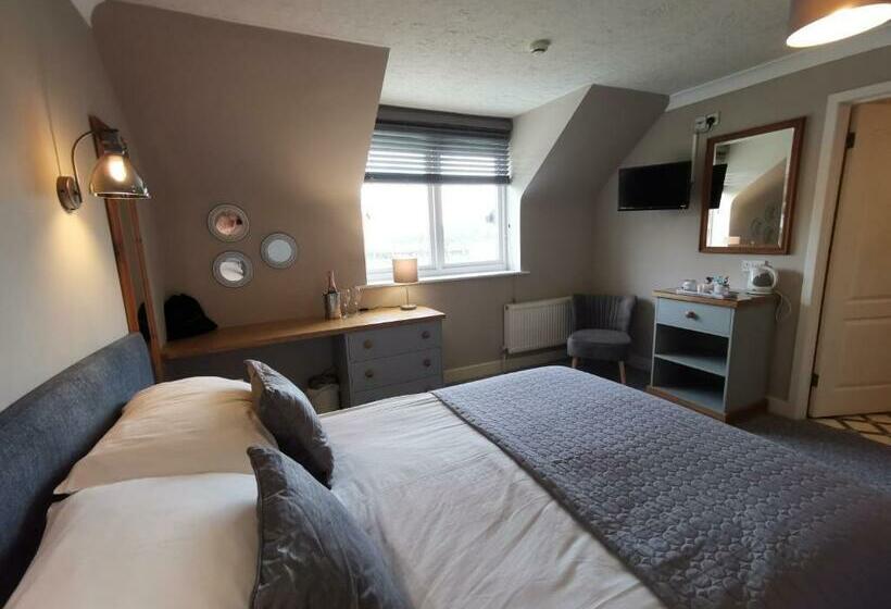 غرفة قياسية, The River Haven