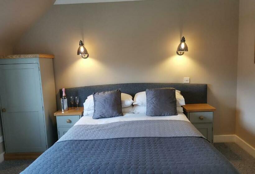 غرفة قياسية, The River Haven