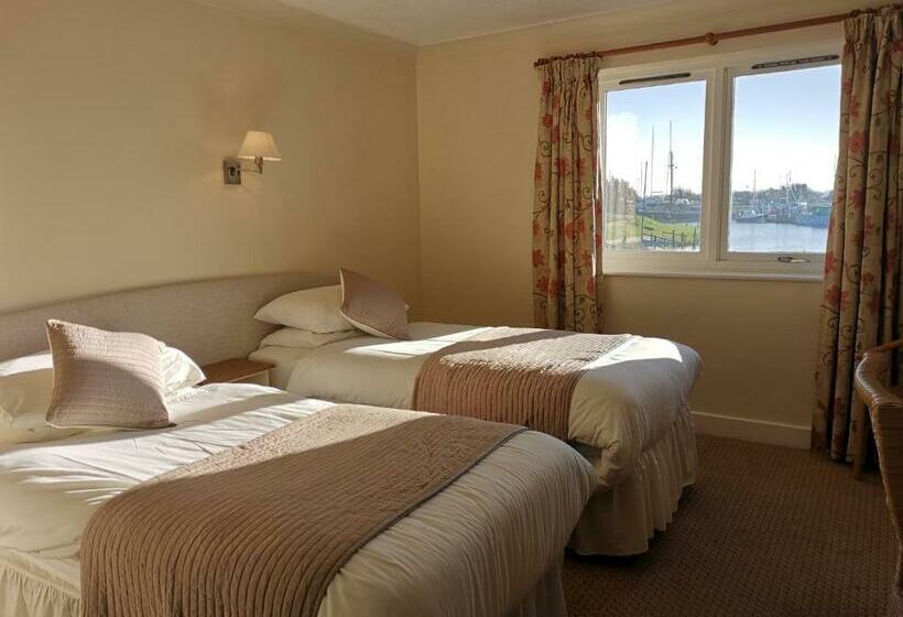 غرفة قياسية, The River Haven