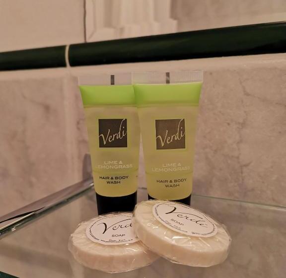 غرفة قياسية, The River Haven