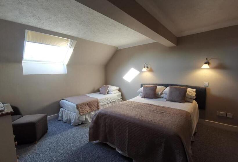 غرفة قياسية ثلاثية, The River Haven