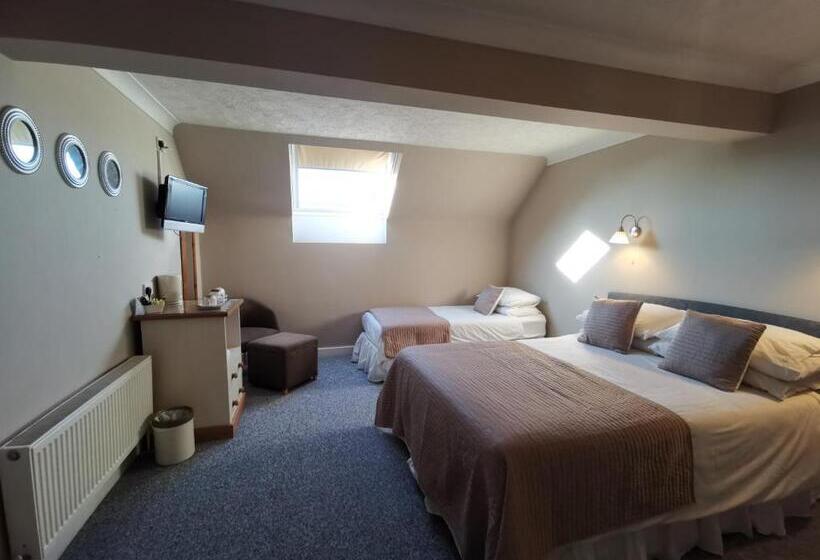 غرفة قياسية ثلاثية, The River Haven