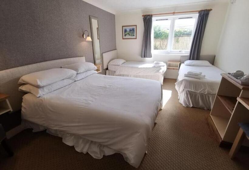 غرفة عائلية, The River Haven