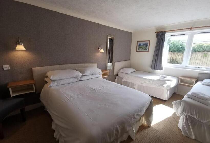 غرفة عائلية, The River Haven