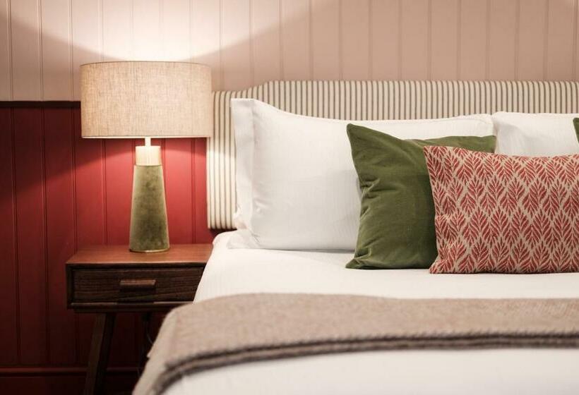 스탠다드 룸, The White Star Tavern