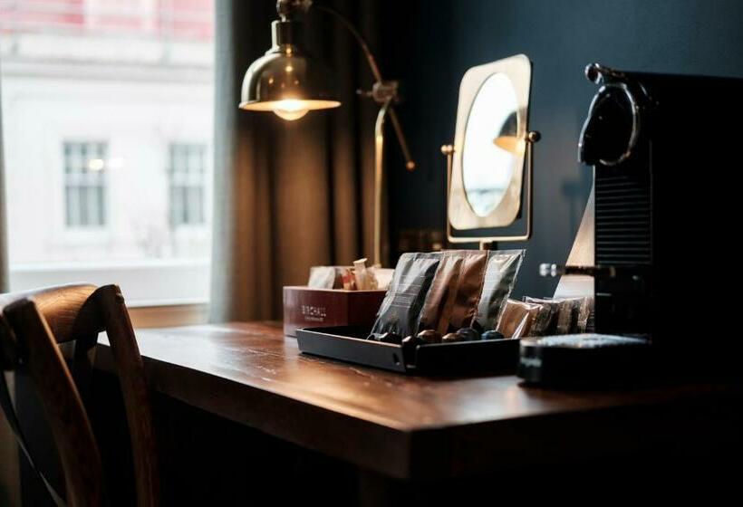 디럭스 룸 킹사이즈 침대, The White Star Tavern