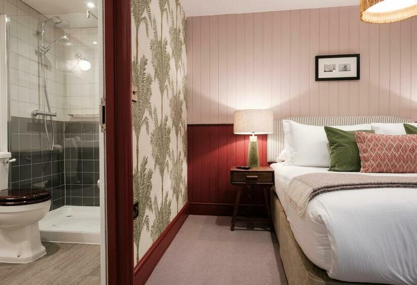 디럭스 룸 킹사이즈 침대, The White Star Tavern