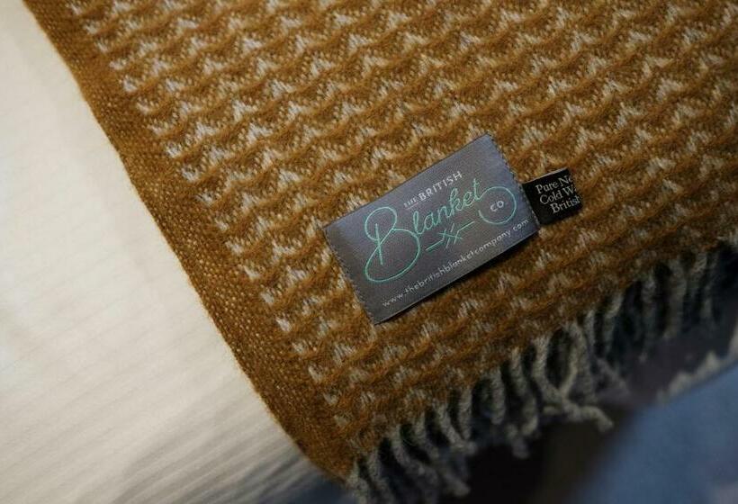 디럭스 룸 킹사이즈 침대, The White Star Tavern