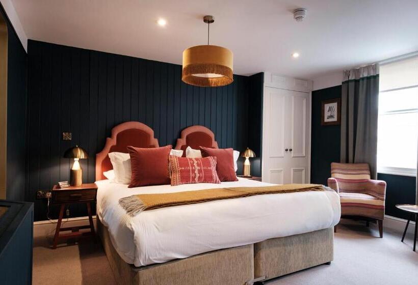 디럭스 룸 킹사이즈 침대, The White Star Tavern